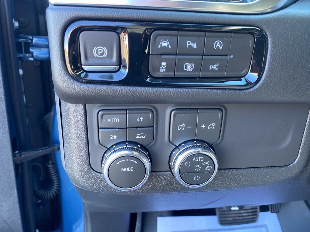 2026 GMC Yukon XL Denali - Photo 14
