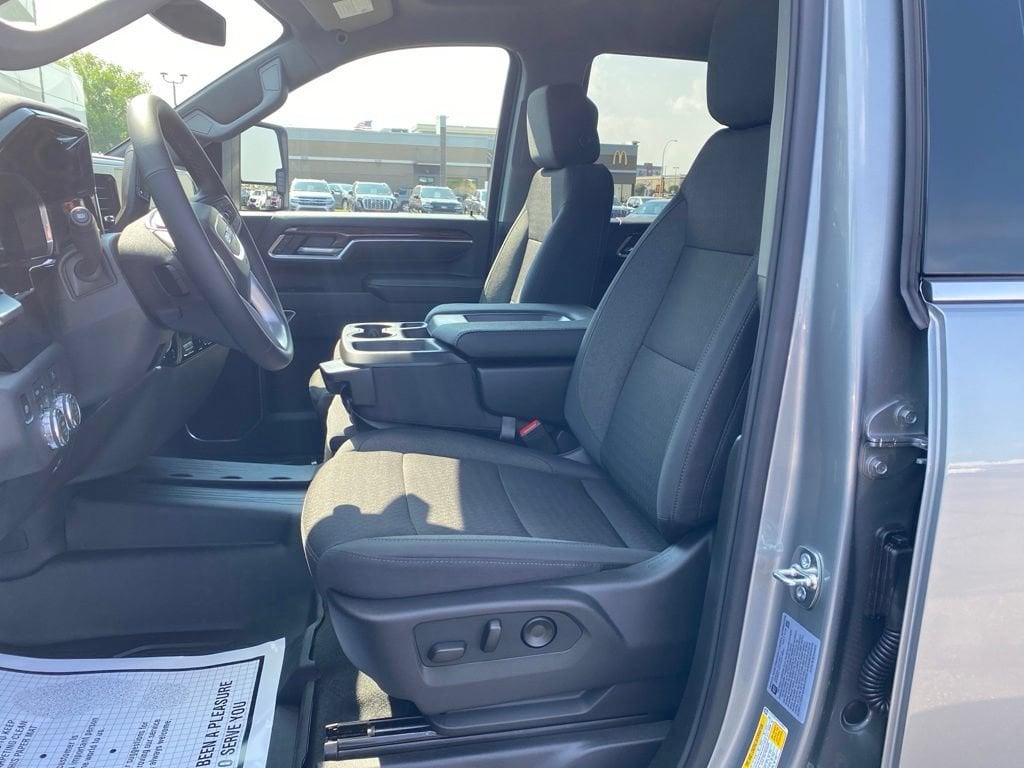 2026 GMC Sierra 3500HD SLE - Photo 9