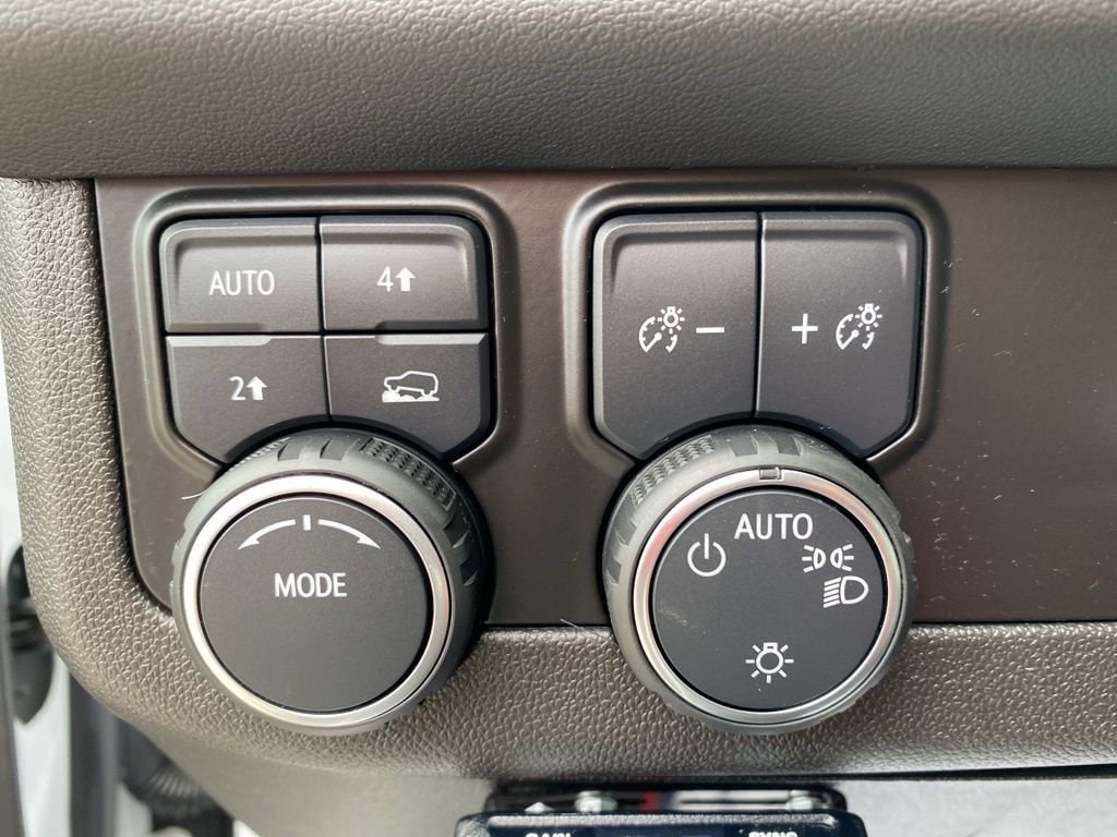 2023 Chevrolet Suburban RST - Photo 13
