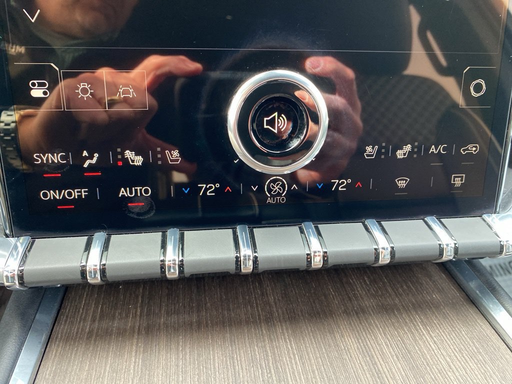 2025 GMC Acadia Denali - Photo 20