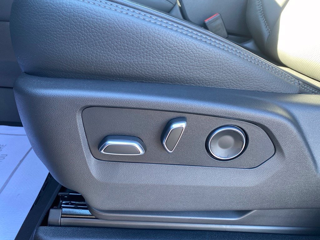 2026 GMC Yukon XL Denali - Photo 13