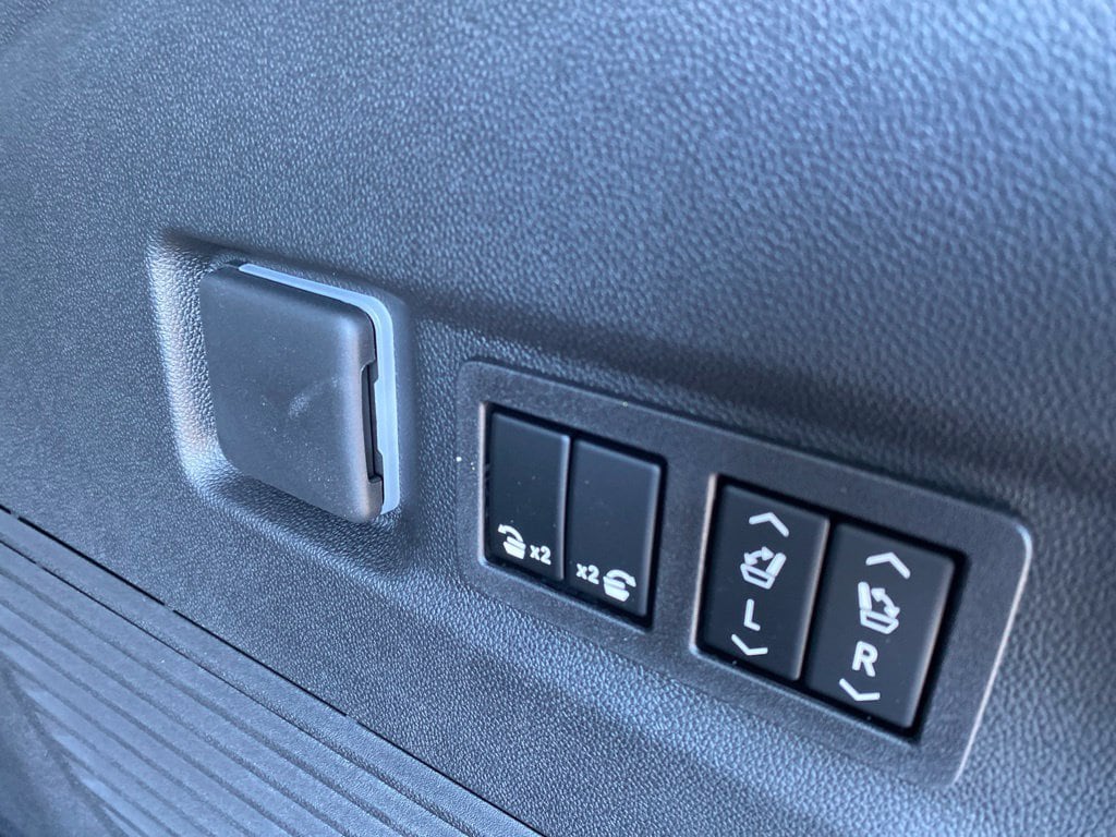 2026 GMC Yukon XL Denali - Photo 27