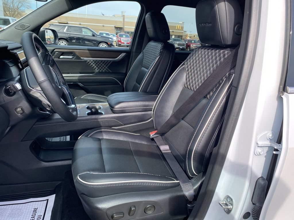 2025 GMC Acadia Denali - Photo 11