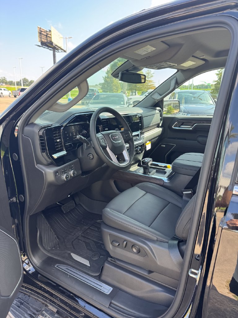 2026 GMC Sierra 1500 SLT - Photo 11