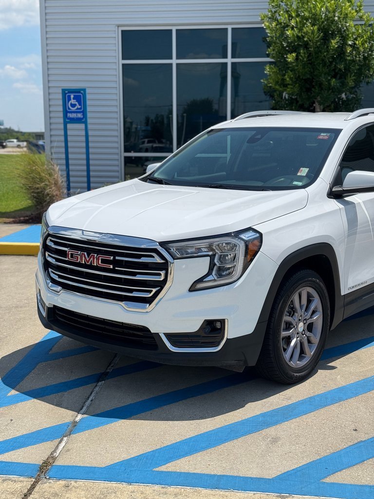 2023 Gmc Terrain SLT photo 2