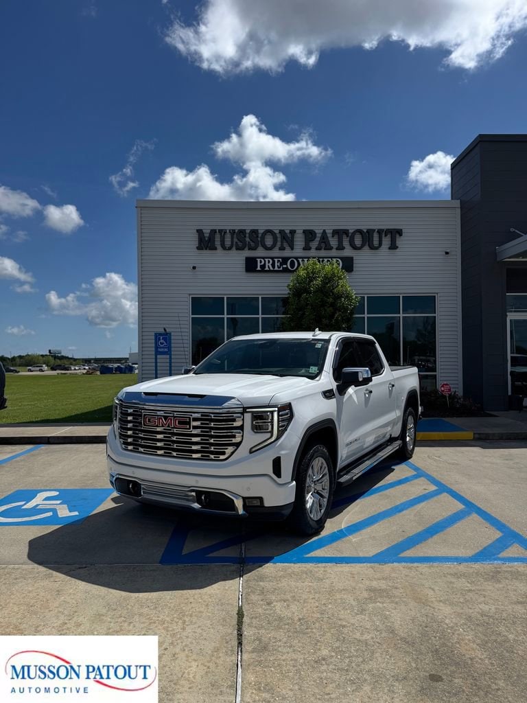 2022 GMC Sierra 4WD Crew Cab Short Box Denali's photo