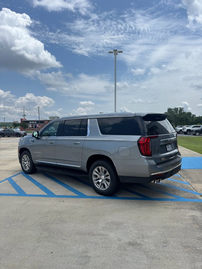 2023 Gmc Yukon XL Denali photo 4