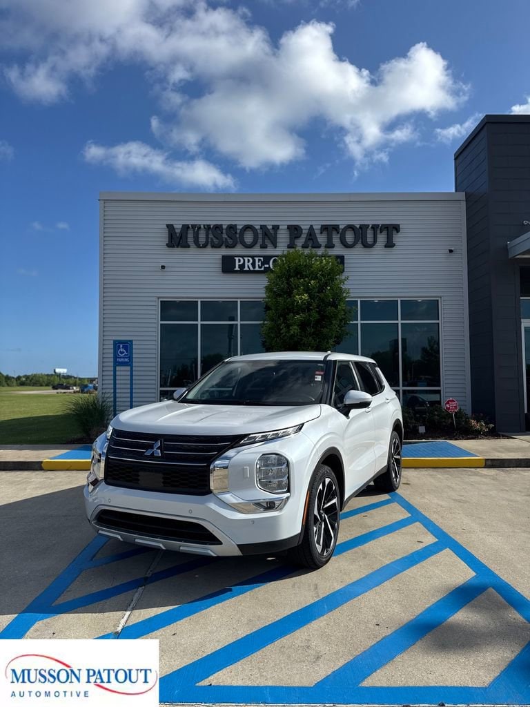 2024 Mitsubishi Outlander SE