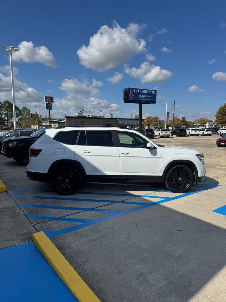 2022 Volkswagen Atlas V6 SE Technology photo 3