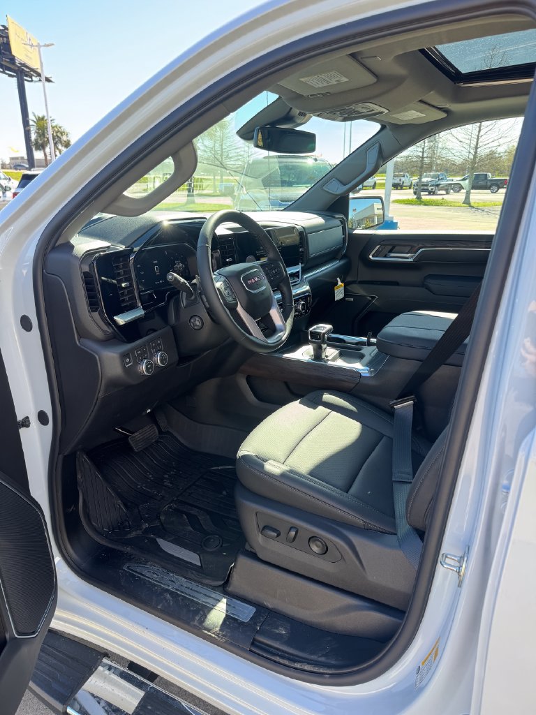 2026 GMC Sierra 1500 SLT - Photo 11