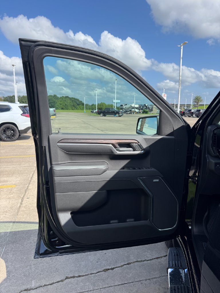 2026 GMC Sierra 1500 SLT - Photo 10