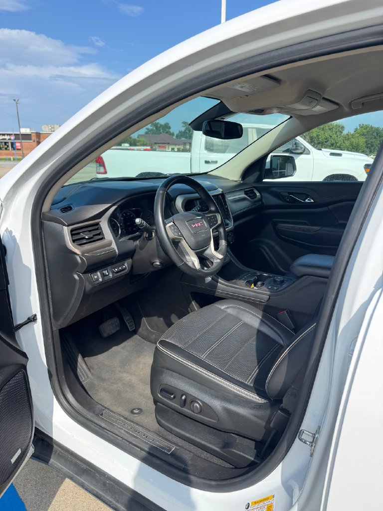 2023 GMC Acadia Denali - Photo 10