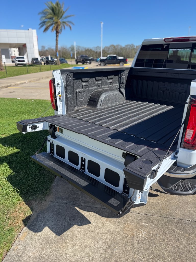 2026 GMC Sierra 1500 SLT - Photo 9