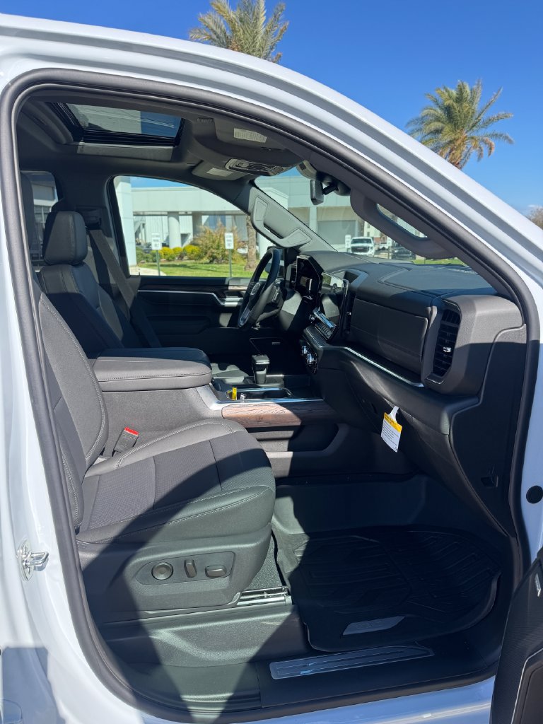 2026 GMC Sierra 1500 SLT - Photo 12
