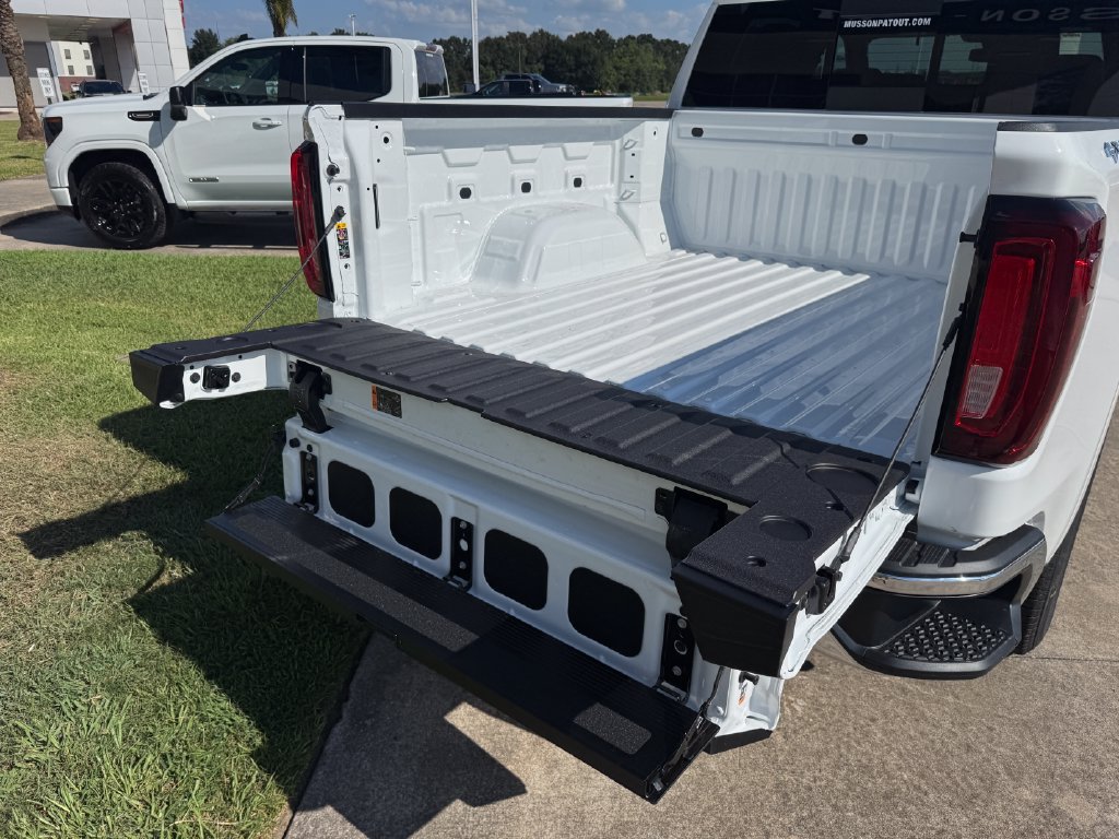 2026 GMC Sierra 1500 SLT - Photo 9