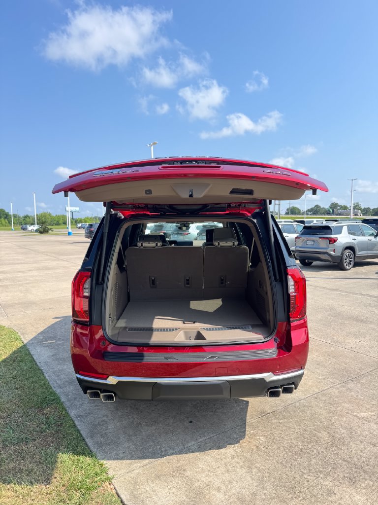 2026 GMC Yukon XL Denali - Photo 8