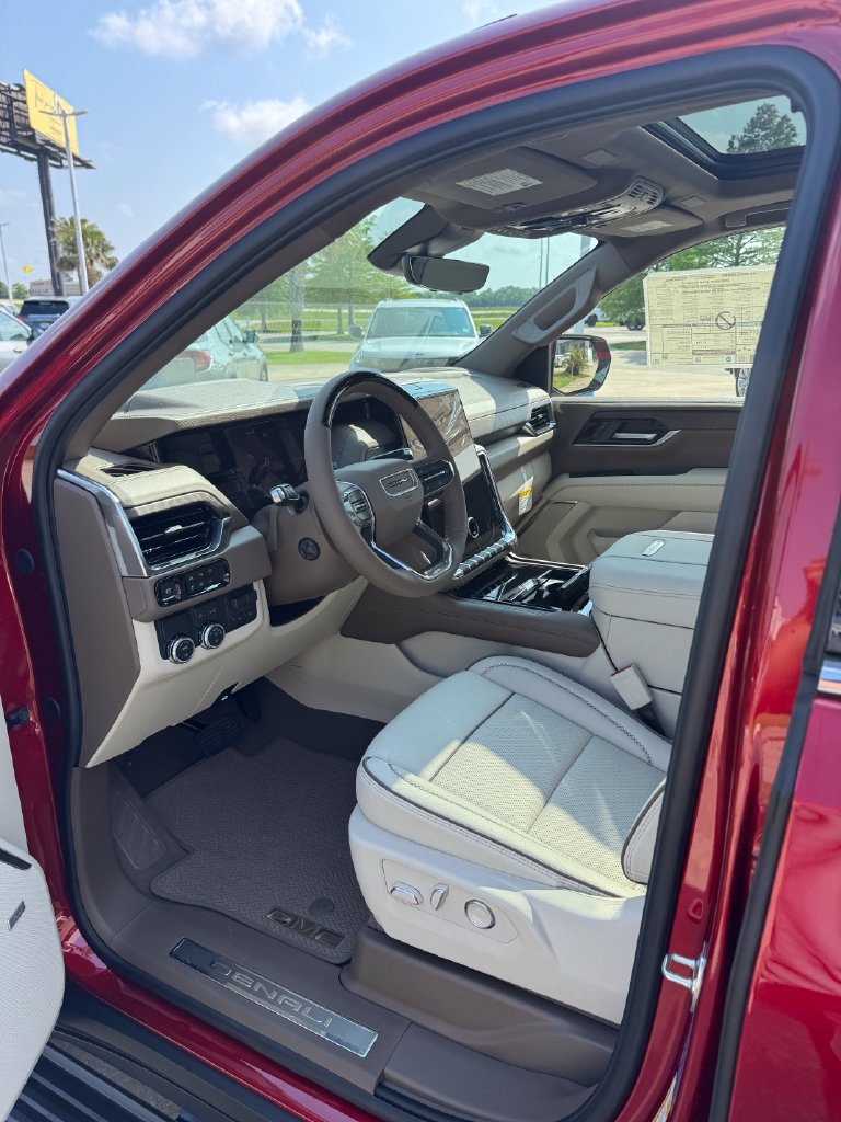2026 GMC Yukon XL Denali - Photo 10