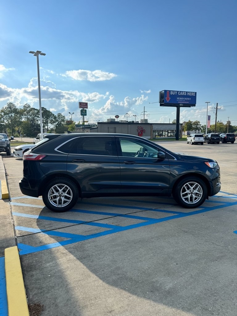2023 Ford Edge SEL photo 4