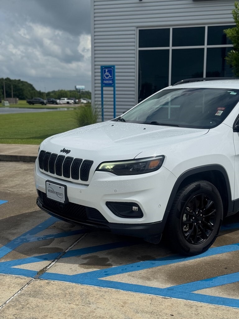 2023 Jeep Cherokee Altitude photo 2