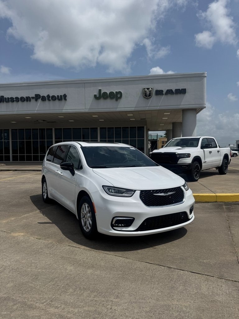 2025 Chrysler Pacifica Passenger Van 