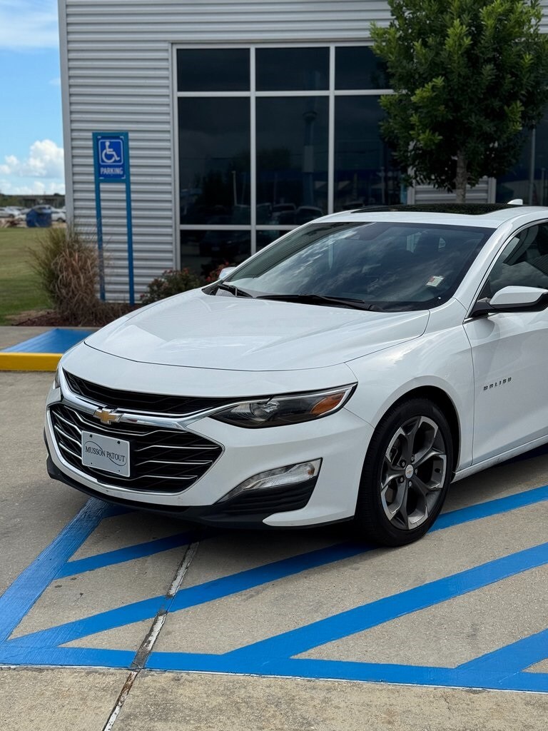 2024 Chevrolet Malibu 1LT photo 2