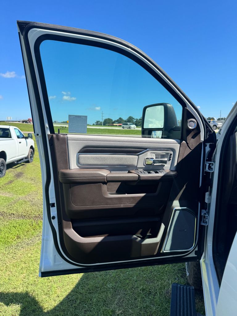 2026 RAM 2500 Laramie - Photo 9