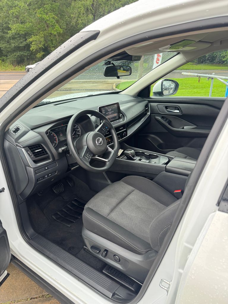 2024 Nissan Rogue SV - Photo 10