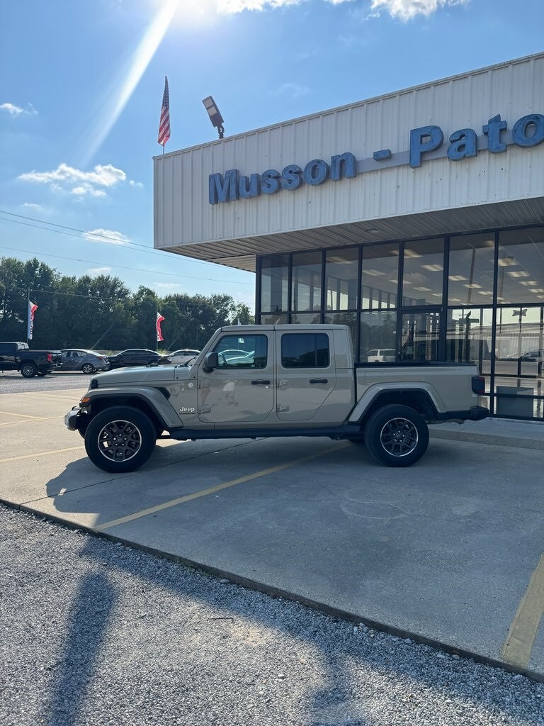 2022 Jeep Gladiator Overland photo 2