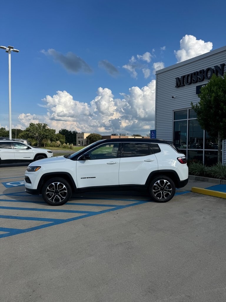 2023 Jeep Compass Limited photo 2