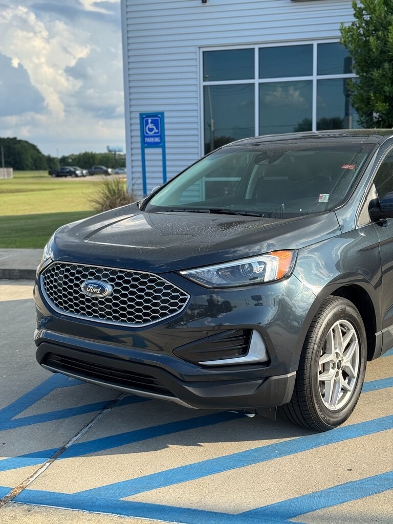 2023 Ford Edge SEL photo 2