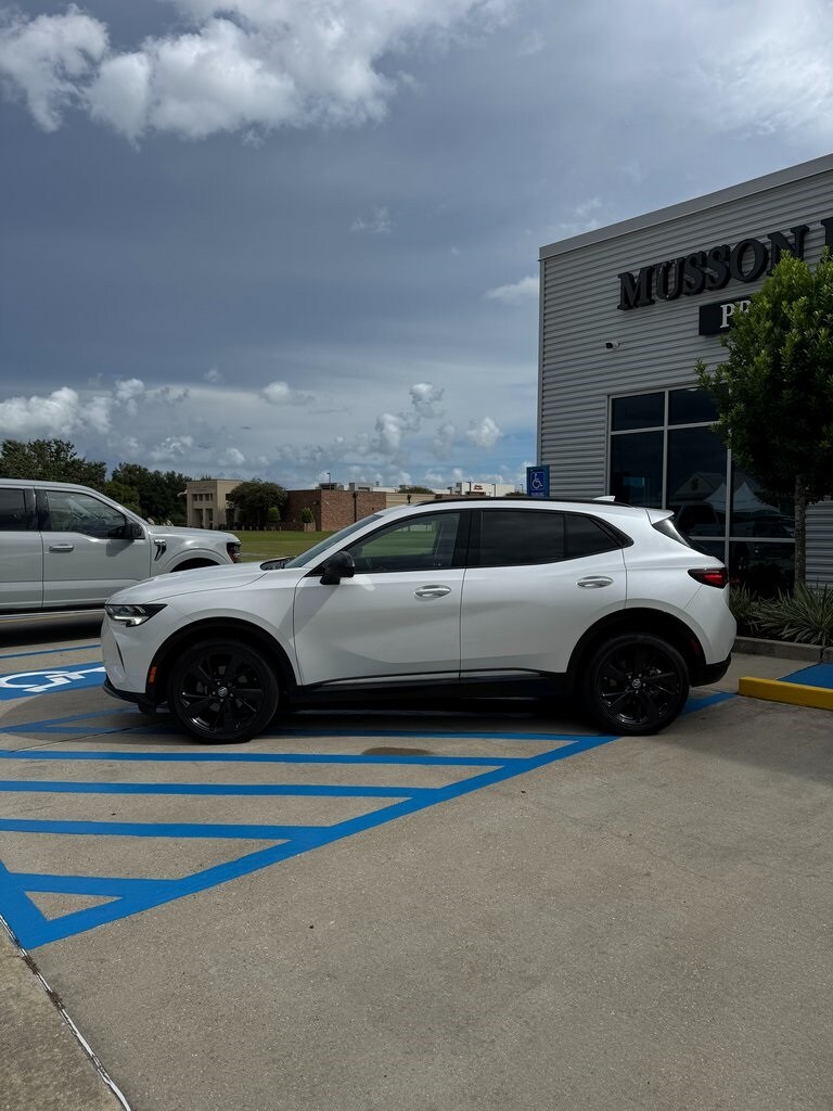 2023 Buick Envision Essence photo 3