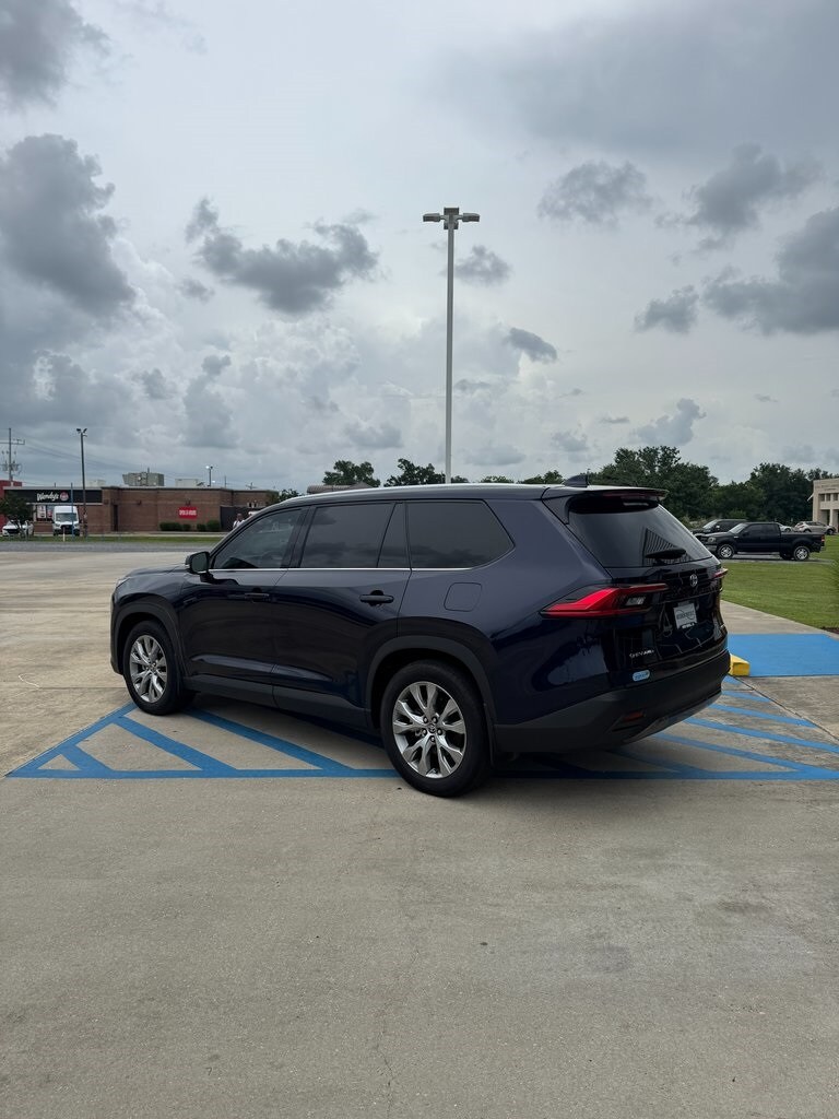 2024 Toyota Highlander Hybrid Limited photo 4