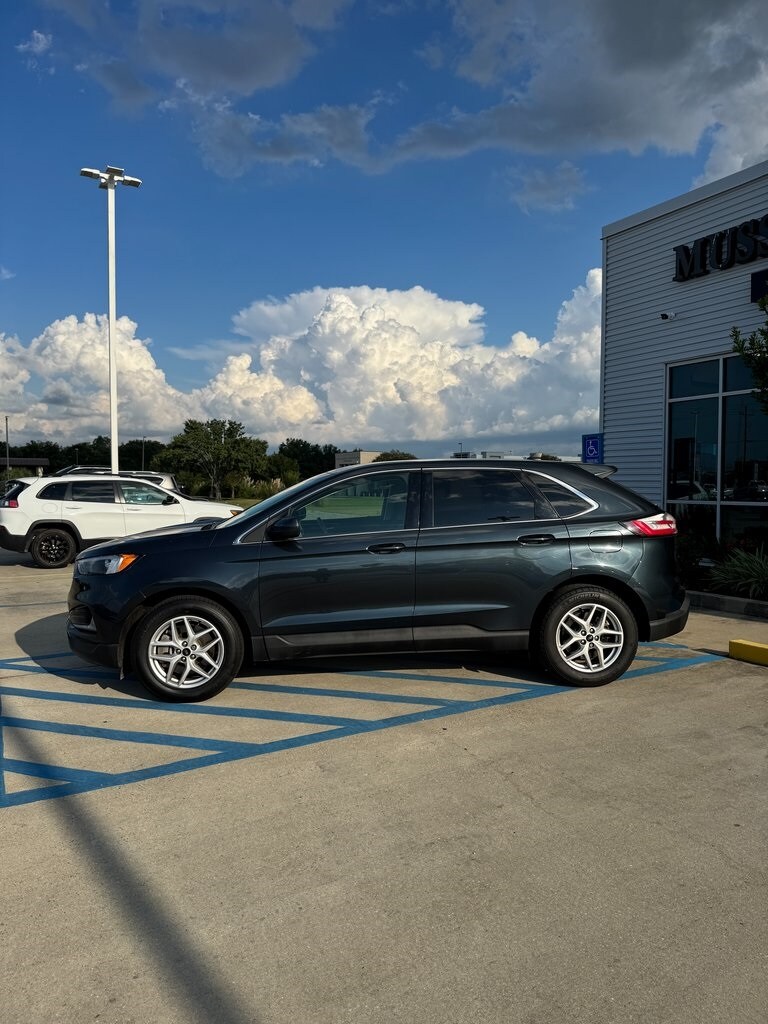 2023 Ford Edge SEL photo 3