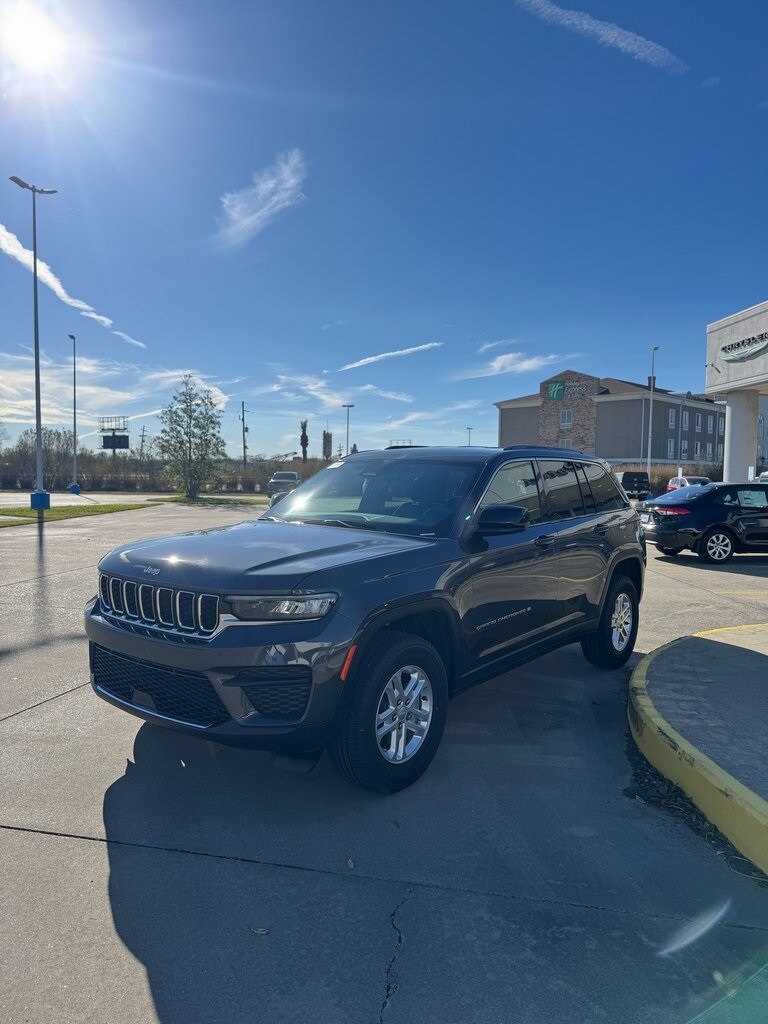 2025 Jeep Grand Cherokee Laredo photo 4