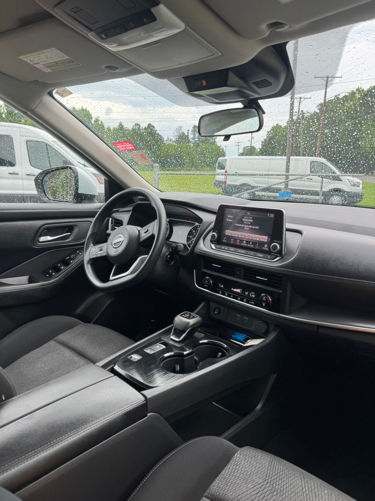 2024 Nissan Rogue SV - Photo 13