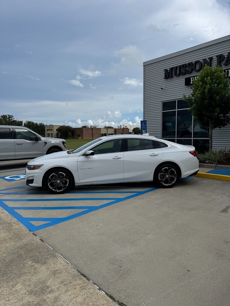 2024 Chevrolet Malibu 1LT photo 3