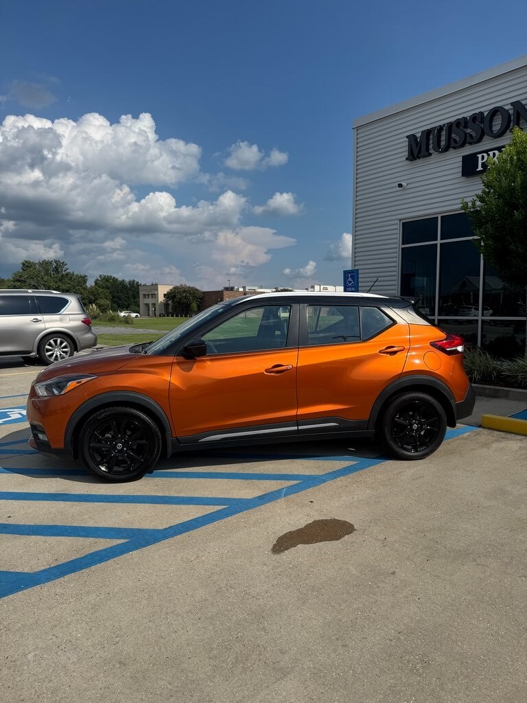 2020 Nissan Kicks SR photo 3