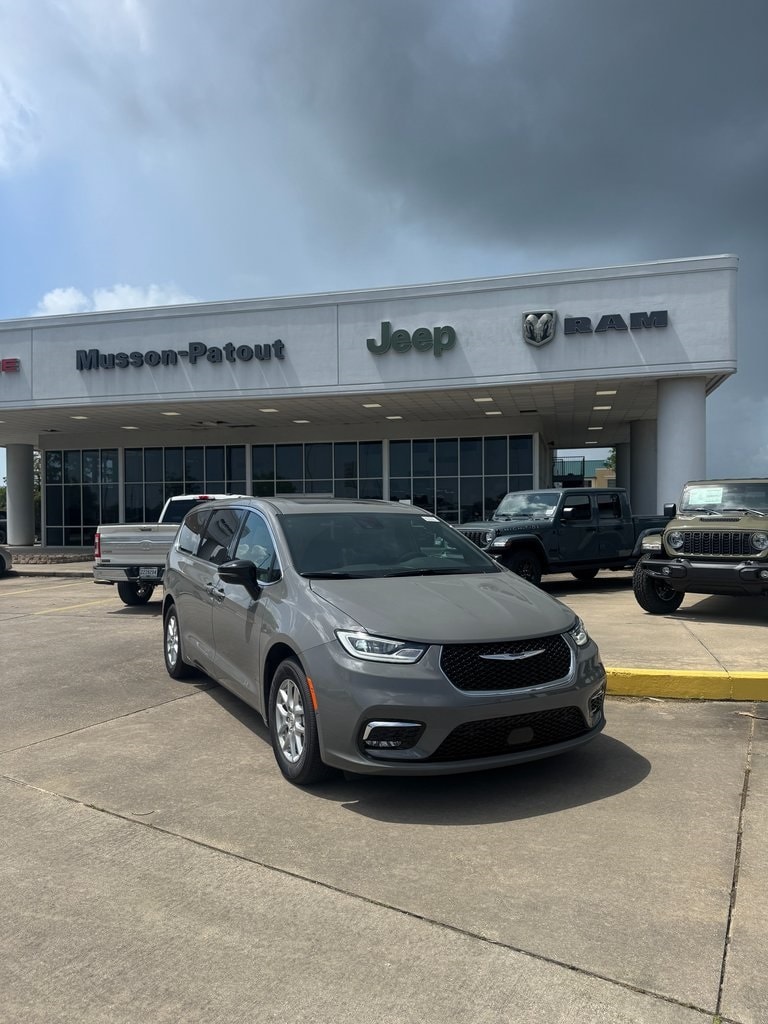 2025 Chrysler Pacifica Passenger Van 