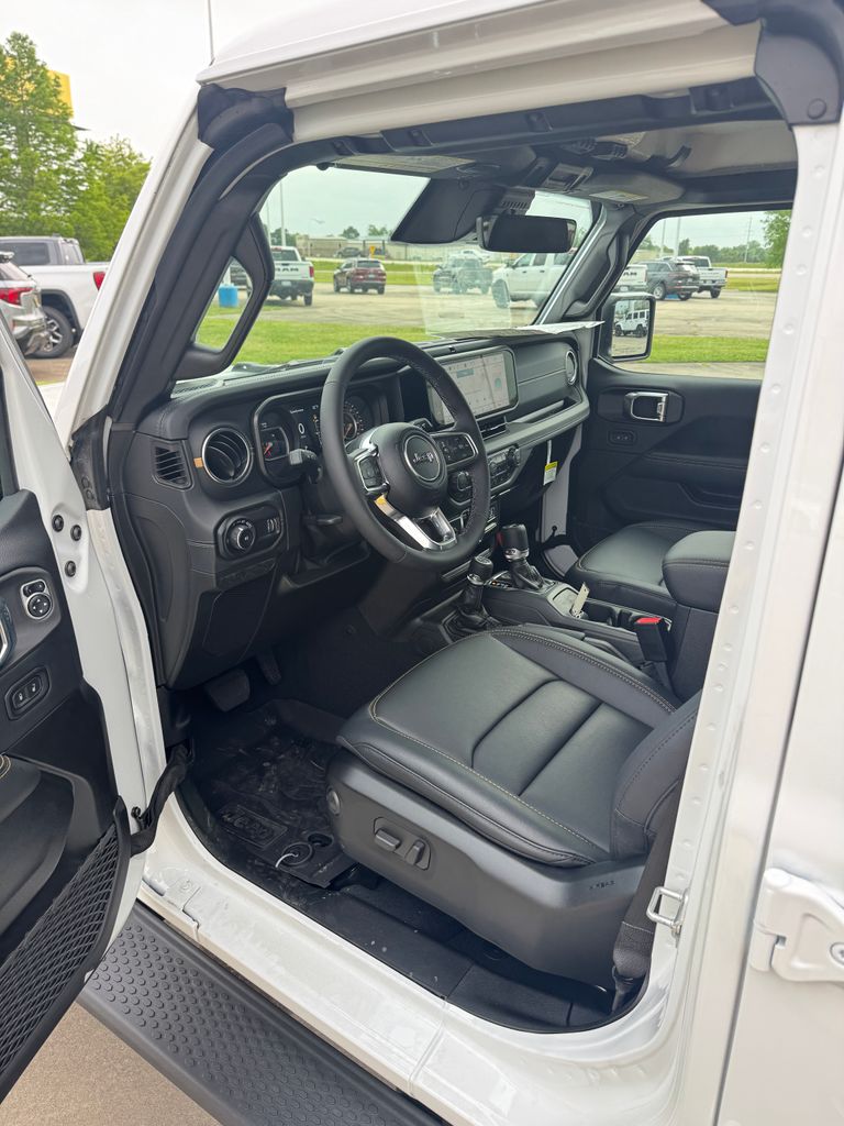 2026 Jeep Wrangler 4-Door Sahara - Photo 10