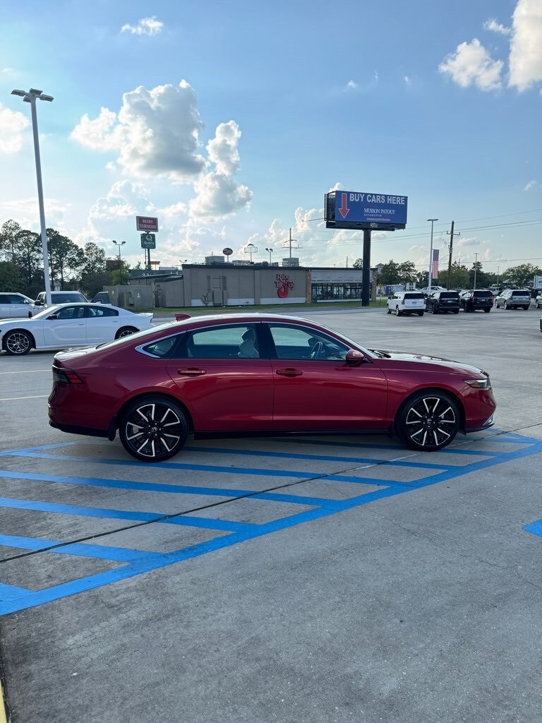 2023 Honda Accord Hybrid Touring photo 3