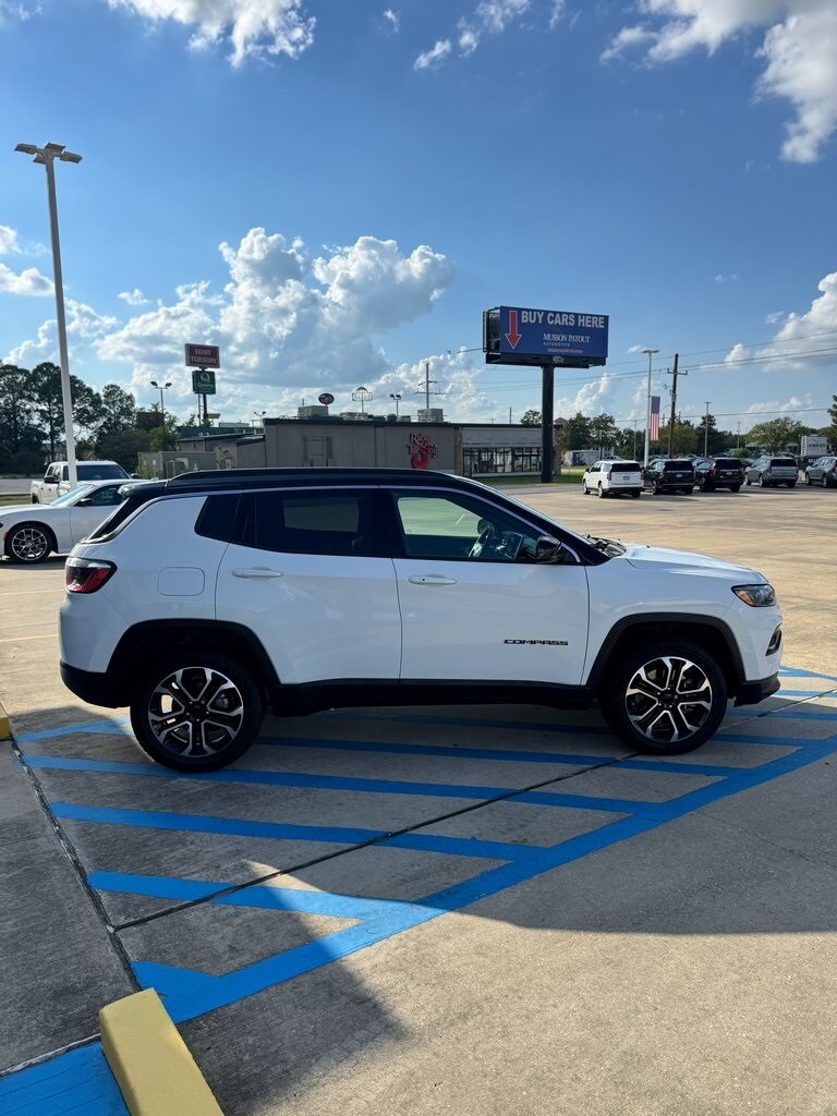 2023 Jeep Compass Limited photo 3