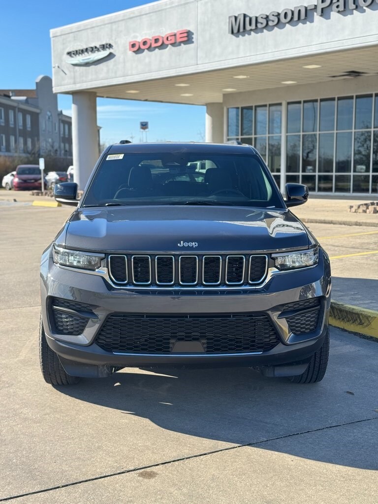 2025 Jeep Grand Cherokee Laredo photo 3