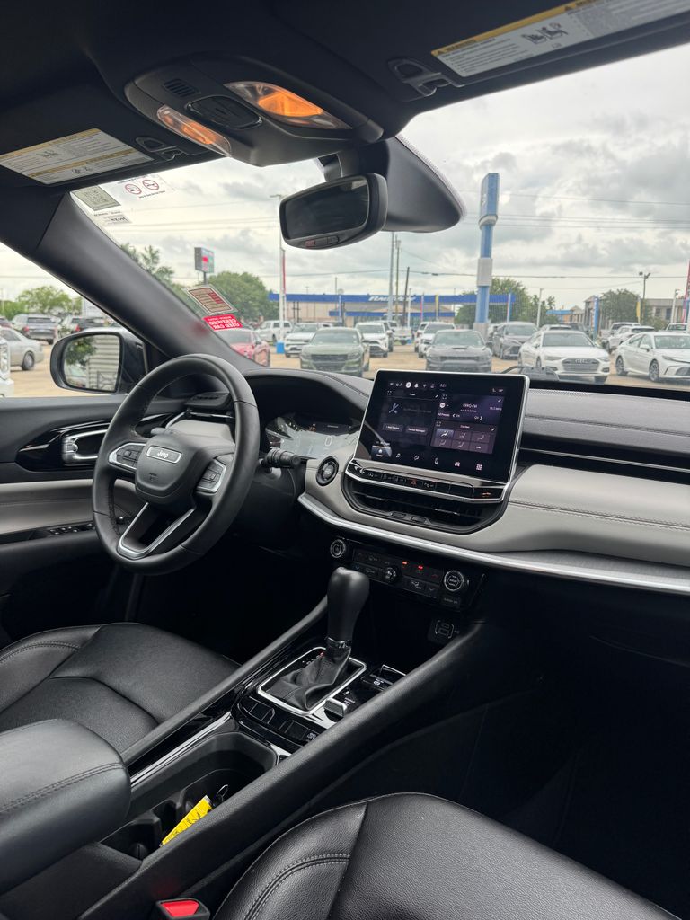 2025 Jeep Compass Limited - Photo 13