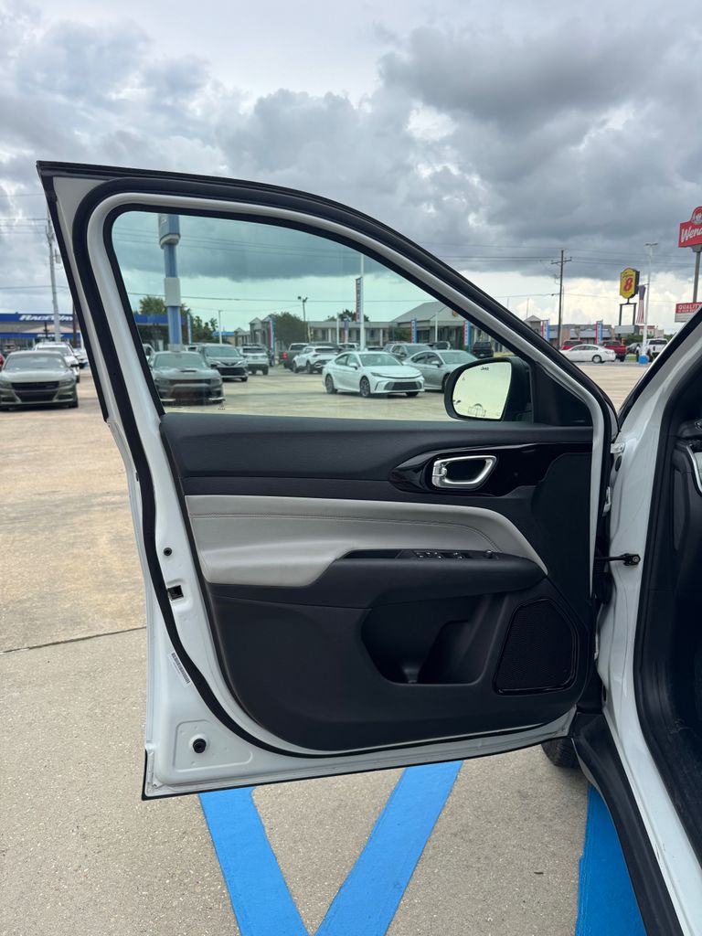 2025 Jeep Compass Limited - Photo 8