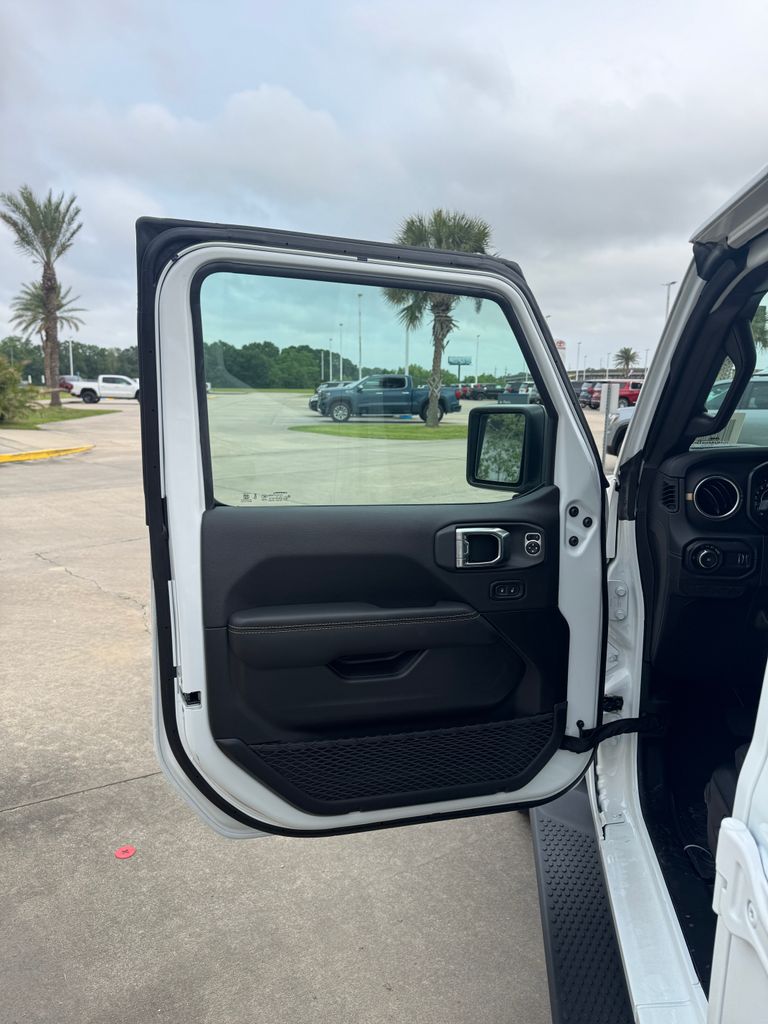 2026 Jeep Wrangler 4-Door Sahara - Photo 9