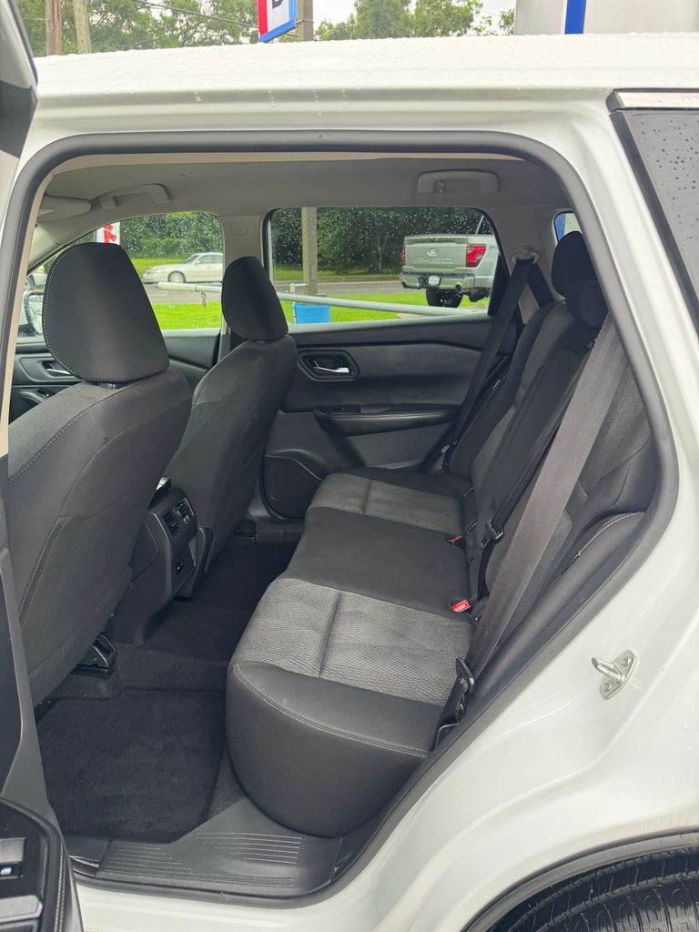 2024 Nissan Rogue SV - Photo 16