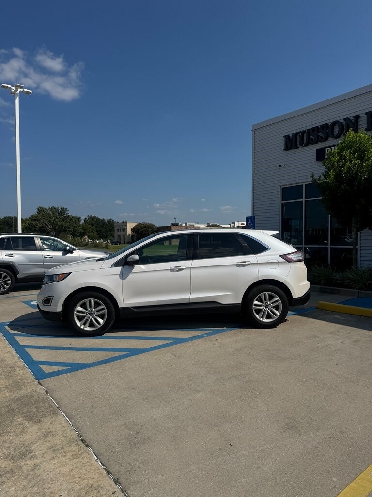 2016 Ford Edge SEL photo 2