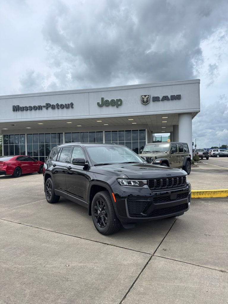 2026 Jeep Grand Cherokee L Laredo Altitude 4x4's photo