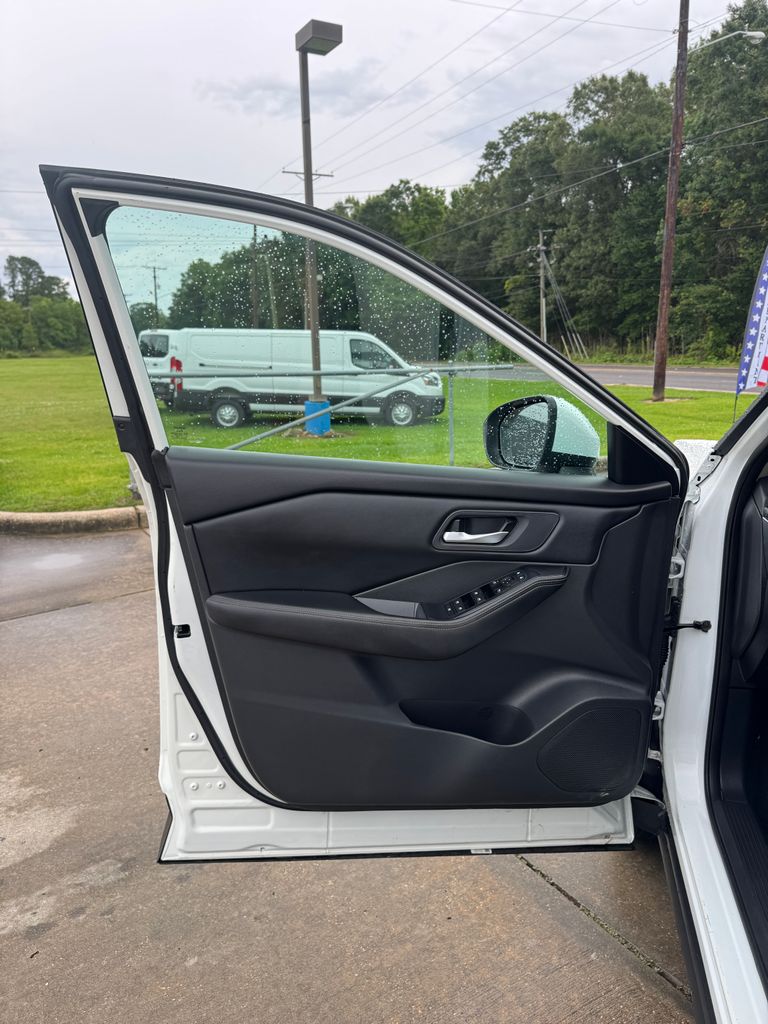 2024 Nissan Rogue SV - Photo 8