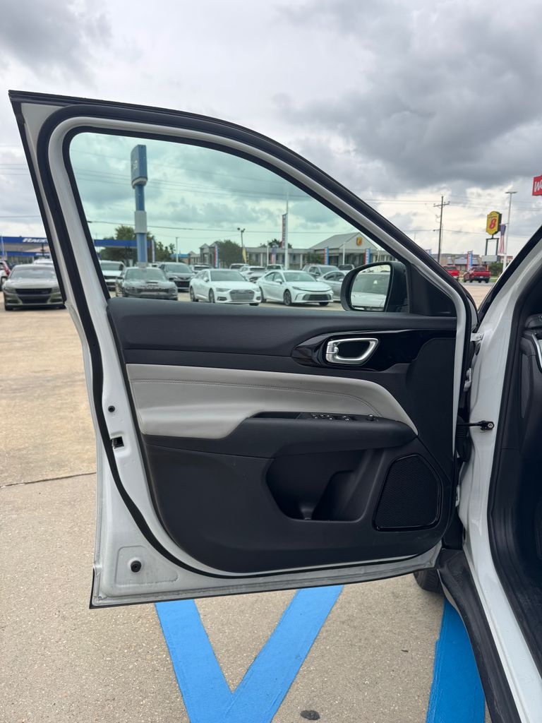 2025 Jeep Compass Limited - Photo 8